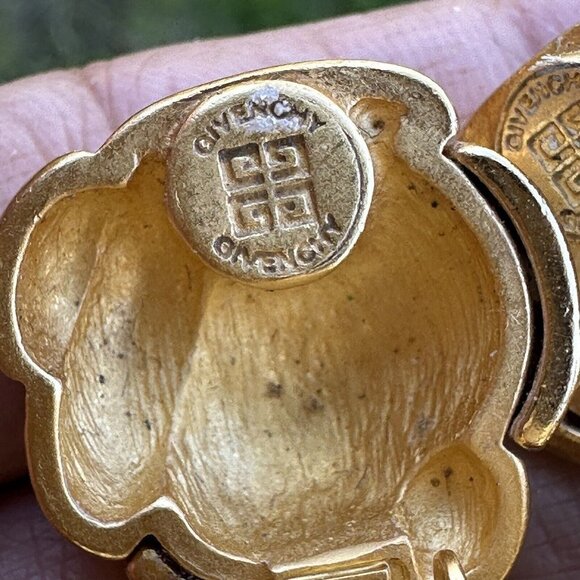 VTG Givenchy Clip-On Earrings Gold Tone Metal‎ Clam Shell Shape Tear Drop Dangle - Picture 5 of 6